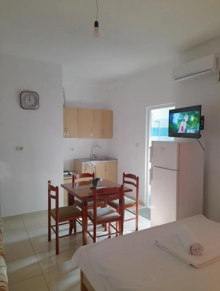 Vila Lani Ksamil 0*,