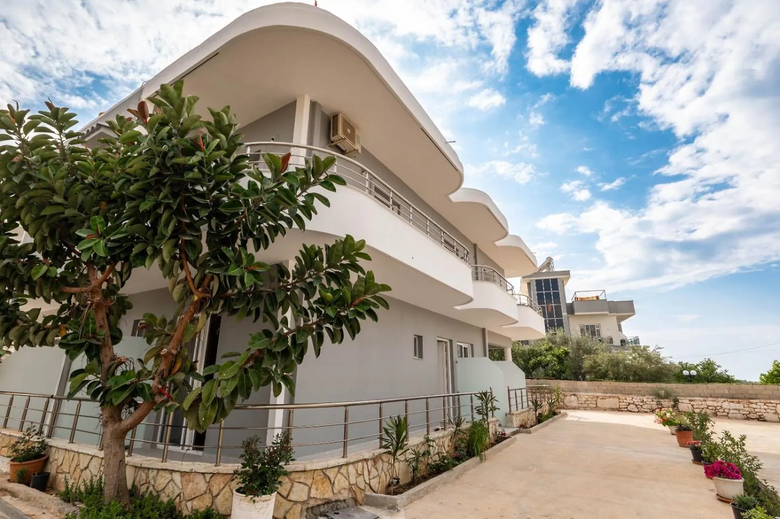 Vila Lani Εξαμίλιο